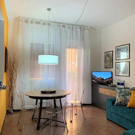 House Sunflower By World Apartman *